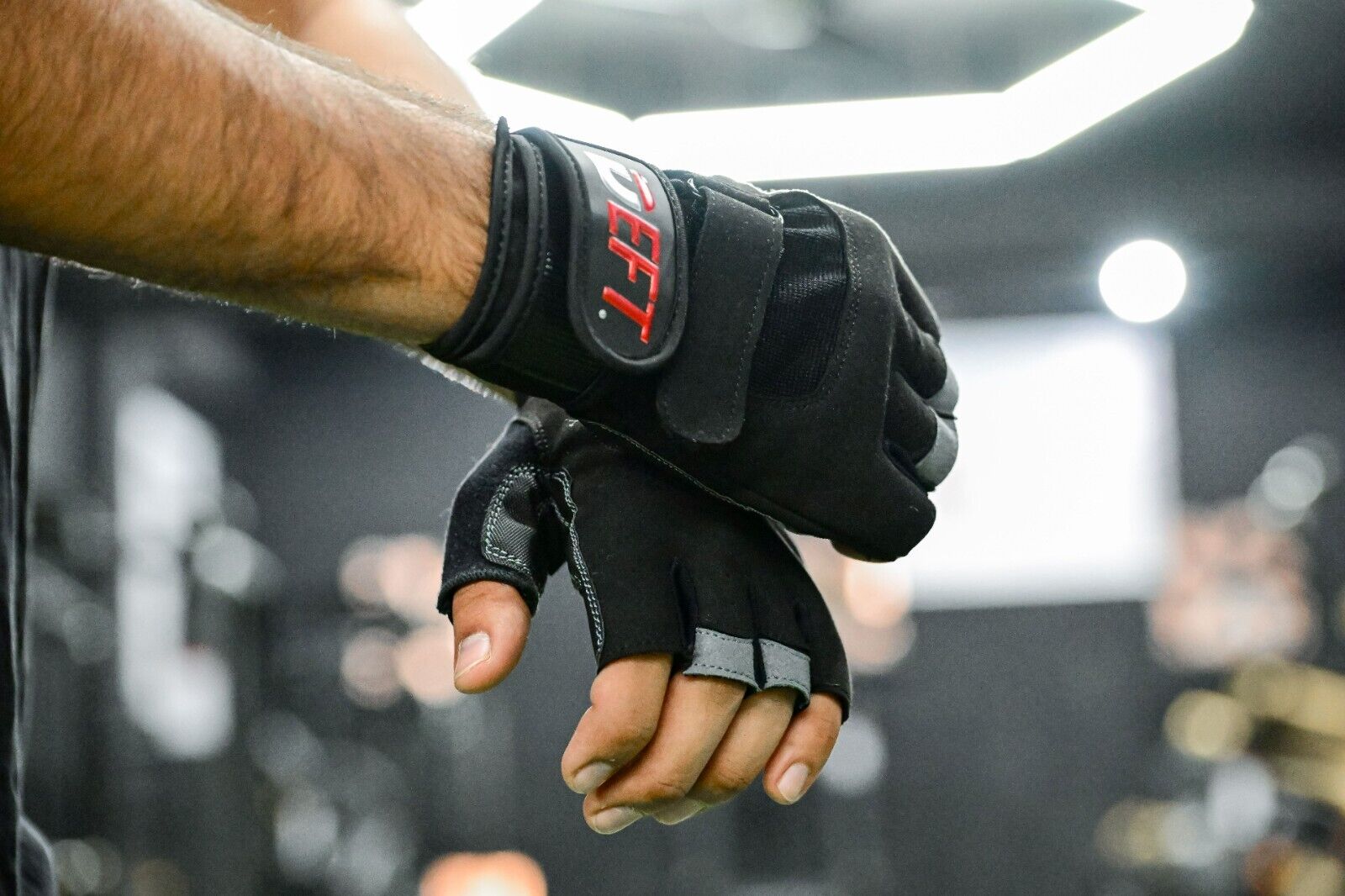 Weightlifting Gloves for Gym Bodybuilding and Exercise