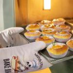 Funny Skeleton Oven Mitts Set for Spooky Bakers