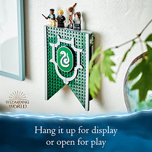 Slytherin House Banner Building Set - Hogwarts Castle