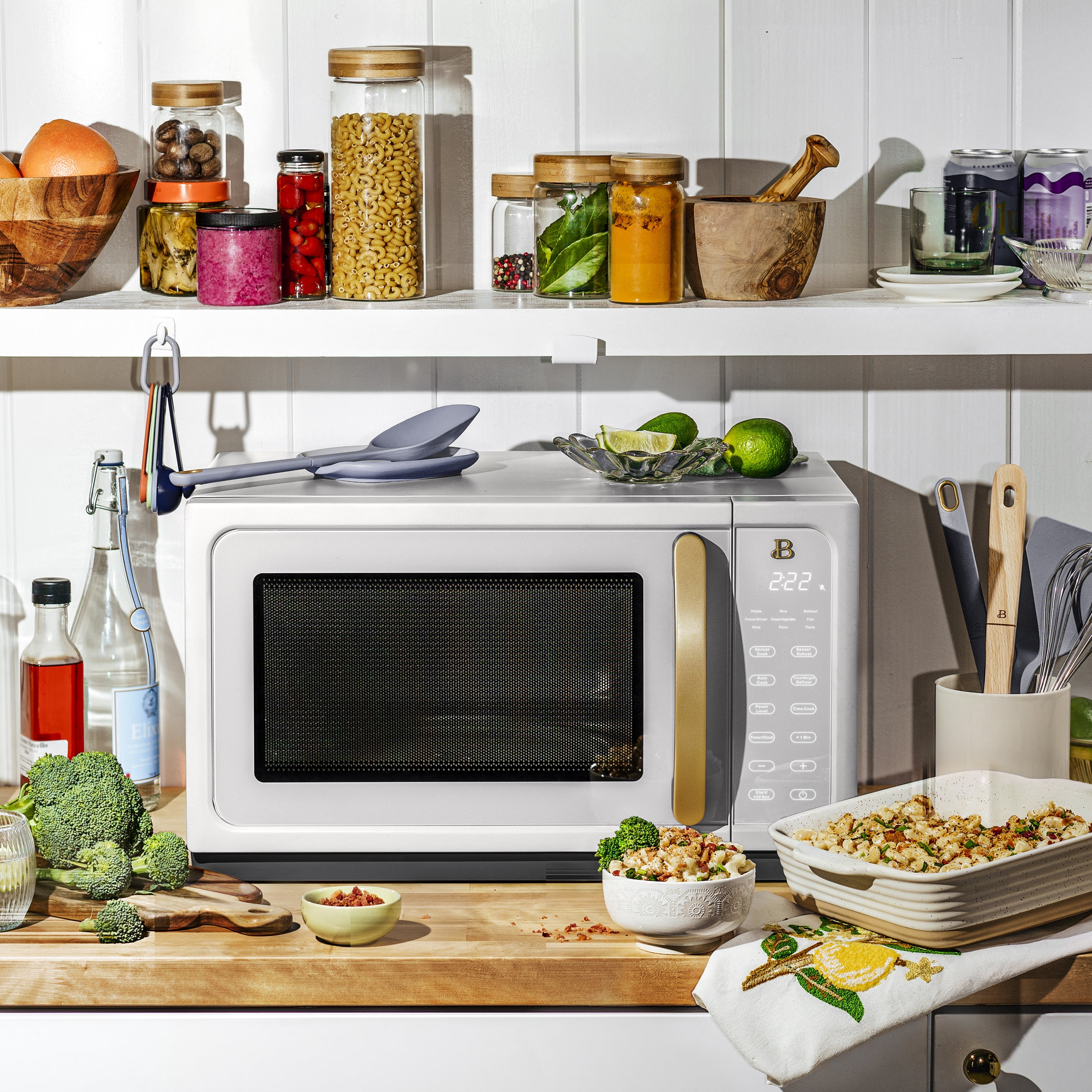 Drew Barrymore 1.1 Cu ft Sensor Microwave Oven