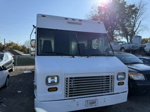 2008 Freightliner 24ft Fully-Equipped Food Truck
