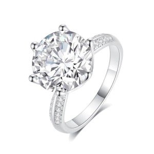 Stunning Moissanite Engagement Ring for Women
