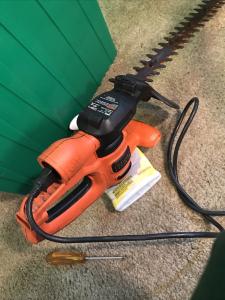 Black & Decker 17-Inch Corded Electric Hedge Trimmer