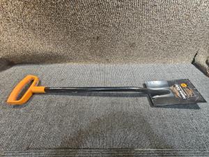 Fiskars 46 Inch Steel D-Handle Garden Spade