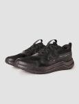 Nike Cosmic Runner Sneakers in Black, Size 6.5