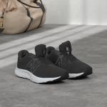 New Balance 520v8 Men's Sneakers, Black, Size 45