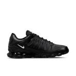 Nike Reax 8 Tr Sneakers in Black and White