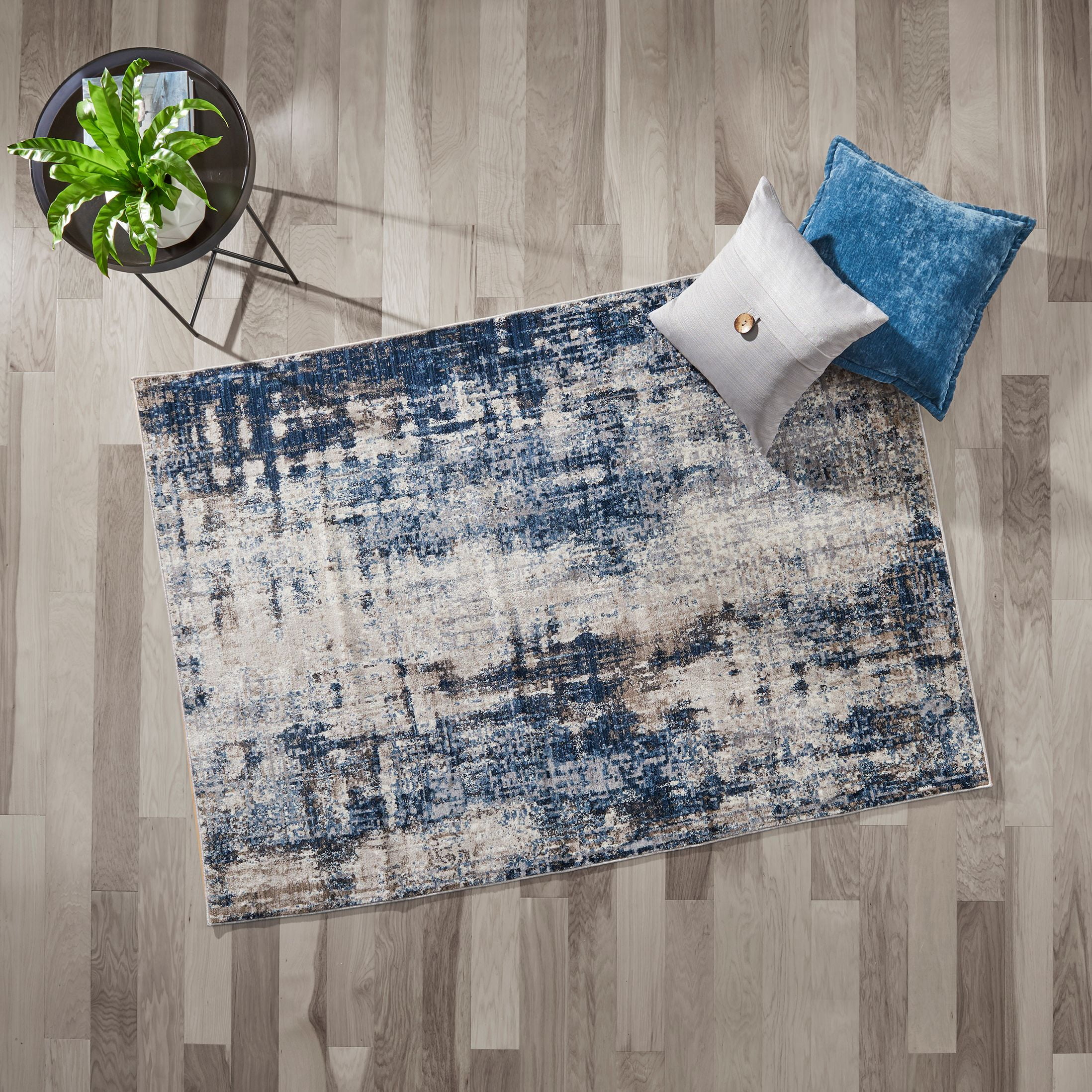 Navy Abstract Accent Rug - 5' x 7