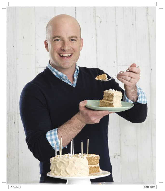 The Cake Collection: Over 100 Recipes for the Baking Enthusiast (The Bake Feed)