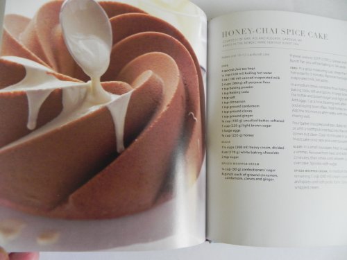 Best of Bundt - Nordic Ware Collection of Prize Winning & Classic Cake Recipes
