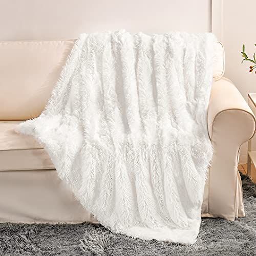 Cozy White Faux Fur Throw Blanket for Christmas