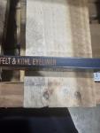 Makeup Revolution Felt & Kohl Eyeliner in Green