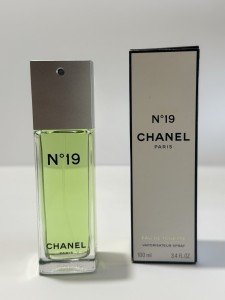 No. 19 Eau de Toilette CHANEL for Women EDT 3.4 oz/ 100 ml Discontinued