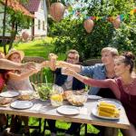 5 Fabric and Paper Simulated Wasp Nests