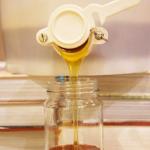 Honey Harvesting Kit with Extractor and Buckets