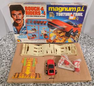 Rough Rider 4x4 Torture Trail 1982 MAGNUM P.I. Ljn Vintage NEW Unused Contents