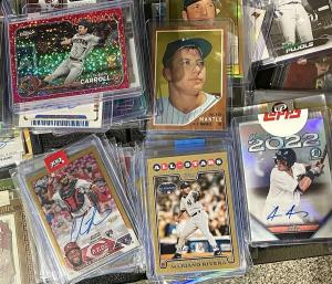 MLB Hot Pack - 2 Guaranteed Autographs & Rookies