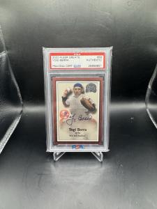 Yogi Berra 2000 Fleer Greats Autograph Card