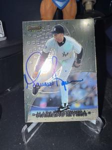 Mariano Rivera Autographed Card Set