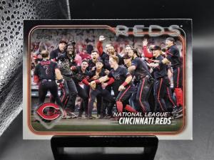 2024 Topps Cincinnati Reds Team Card #238