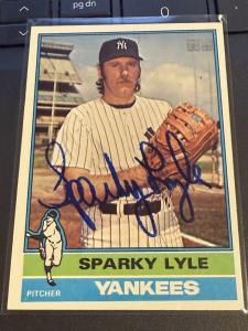 1976 Topps Sparky Lyle Autographed Yankees Card