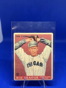 1933 Goudey Ted Lyons Baseball Card #7