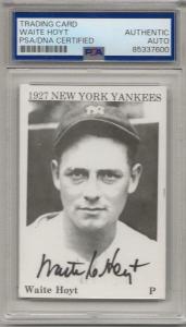 Waite Hoyt Autographed 1975 TCMA Yankees Card