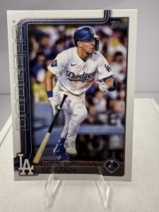 Tommy Edman 2025 Topps Series 1 Baseball Card