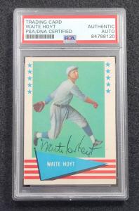 1961 Waite Hoyt Signed Yankees Fleer Card
