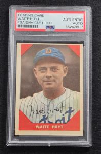 1960 Waite Hoyt Signed Baseball Card