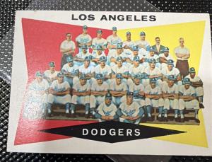 1960 Topp #18 Dodgers Team VG-VGEX CREASE Sandy Koufax Don Drysdale Snider A3258