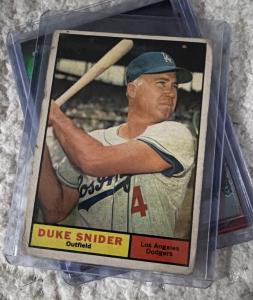 1961 Topps Duke Snider Baseball Card #443