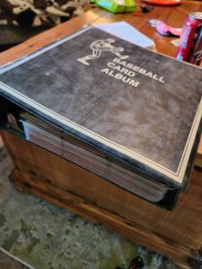 Huge Lot of 450+ Baseball Cards
