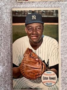1964 Topps Giants Elston Howard Yankees Card