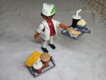 Serveur PLAYMOBIL avec frites et boissons