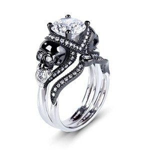 Twisted Skull Ring Set with White Diamond