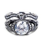 Twisted Skull Ring Set with White Diamond