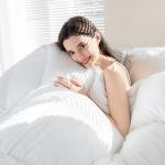 ELNIDO QUEEN® Feather Comforter Queen Size, Filled with Feather and Downfiber, All Season White Luxury Hotel Fluffy Bed Comforter, Ultra Soft 100% Cotton Duvet Insert, 90x90 Inch