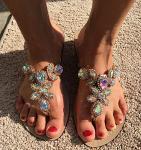 Hinyyrin Rhinestone Flip Flops Women Summer Flat Sandals Bling Jeweled Thong Dress Sandals for Beach Wedding Vacation Shoes Size 8.5 Gold