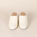 Amazon Essentials Women's Square Toe Mule, Off-white, 9