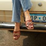 Rihero Womens Flat Sandals Fashion Square Open Toe Slides Slip On Dressy casual Slide Sandals with Metal Chain Cognac Size 9