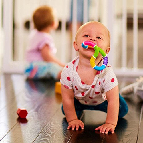 Munchkin Twisty Figure 8 Teether by Munchkin