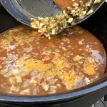 Bayou Classic 7-Gallon Cast Iron Jambalaya Pot