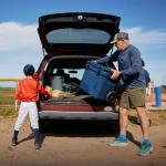 YETI Roadie 32 Cooler with Wheels, Navy