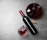 Elegant 66 Oz Wine Decanter with Crystal Stopper