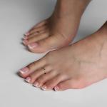 White French Tip Press-On Toenails - 32 Piece Set