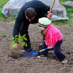 Qtioucp Kids Gardening Tools Outdoor Toys Set Backyard Play Educational STEM Learning Pretend Toys Outdoor Indoor for Toddlers Kids Boys Girls