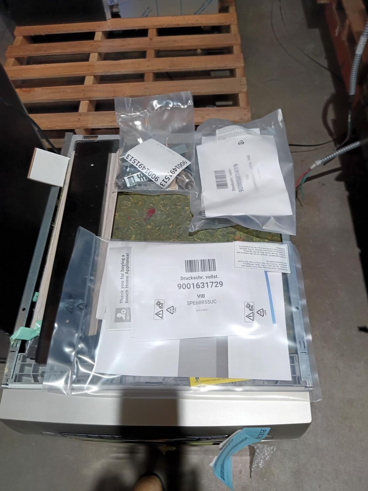 Bosch 18" Front Control Stainless Smart Dishwasher