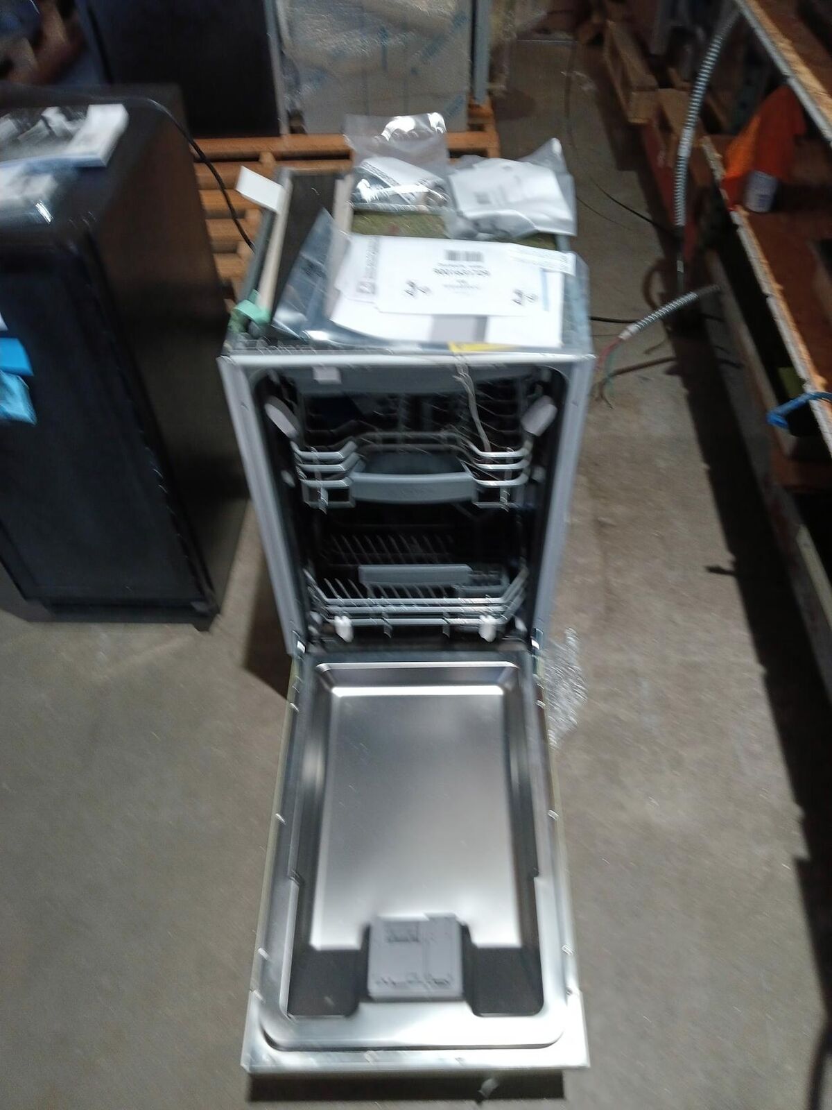 Bosch 18" Front Control Stainless Smart Dishwasher