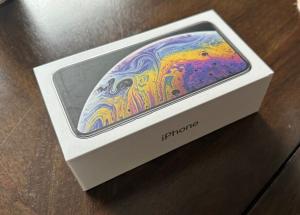 Apple iPhone Xs Silver 64GB - Retail Box Only